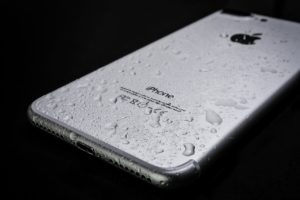 Ile kosztuje naprawa zalanego telefonu dotykowego. Co zrobić z zalanym smartfonem? Ile kosztuje naprawa telefonu po zalaniu