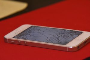 Wymiana szybki w telefonie dotykowym. Pęknięta szybka w telefonie – co robić? Wymiana szyby w smartfonie