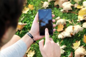 Jak niskim kosztem naprawić uszkodzony telefon?