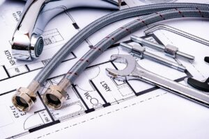 Simmeringi: jak dobrać typ, materiał i parametry pracy, aby ograniczyć wycieki i zużycie